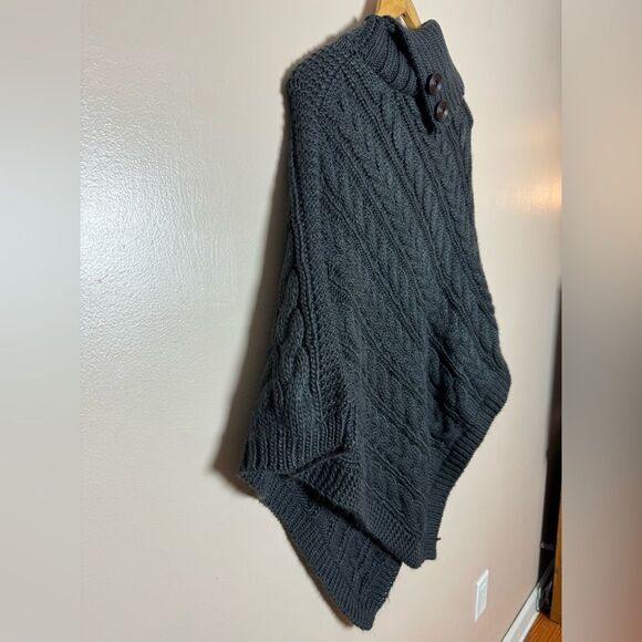 SALE! Charcoal Unbranded Button Cowl Sweater O/S EUC - Picture 5 of 6